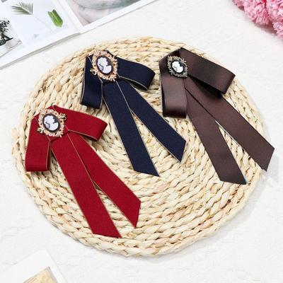Vintage Fliege Cameo Damenkopf Diamantband Quaste Brosche Schickes Mädchen Eleganter Schmuck Kragenpin Mädchen Krawatte Geschenk für Männer