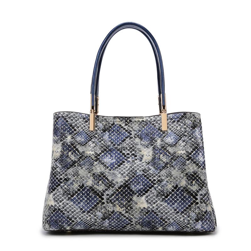 

Модная женская сумка с узором змеи, новая сумка через плечо с текстурой легкой роскоши, темпераментная, универсальная, для поездок на работу, сумка-мессенджер One Size синий