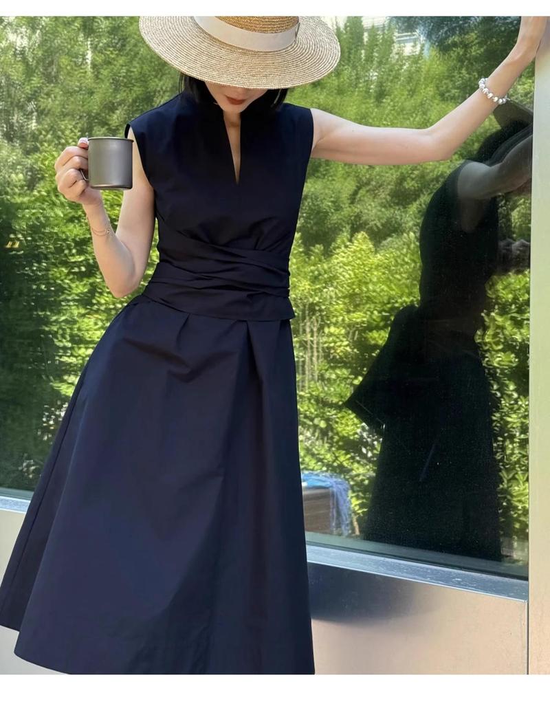 Elegant Women's Sleeveless Drape Design Dress - Hepburn Style, Tie-Up Waist, Slimming Long Commuter Dress