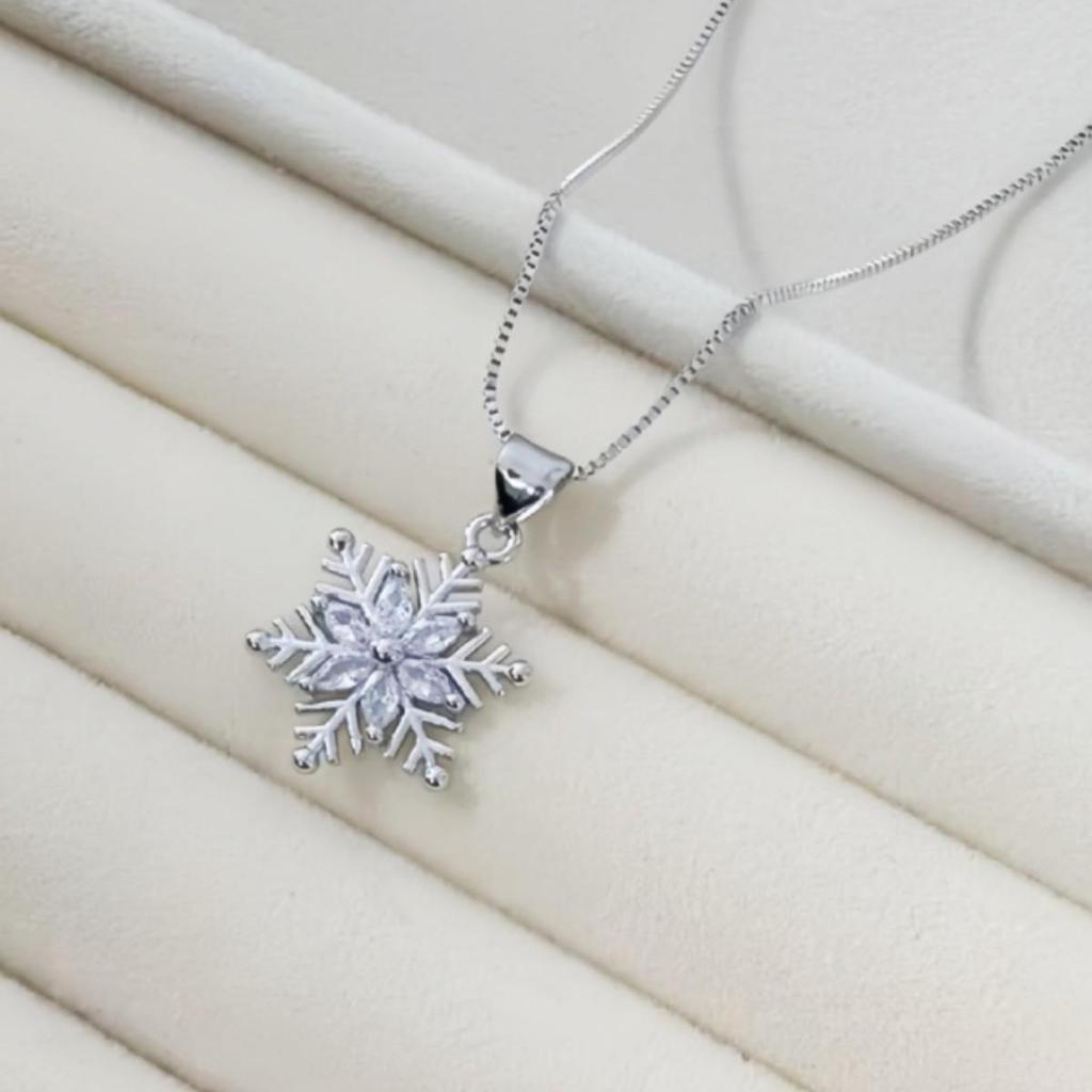 Korean Style Rhinestone Snowflake Necklace - Fashionable Temperament Design
