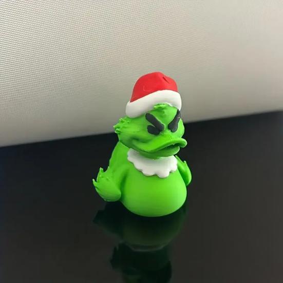 Mini Green Duck Figurine Collectible Christmas Duck Ornament Duck Figure Wearing Xmas Hat for Festival Party Table Shelf Decoration