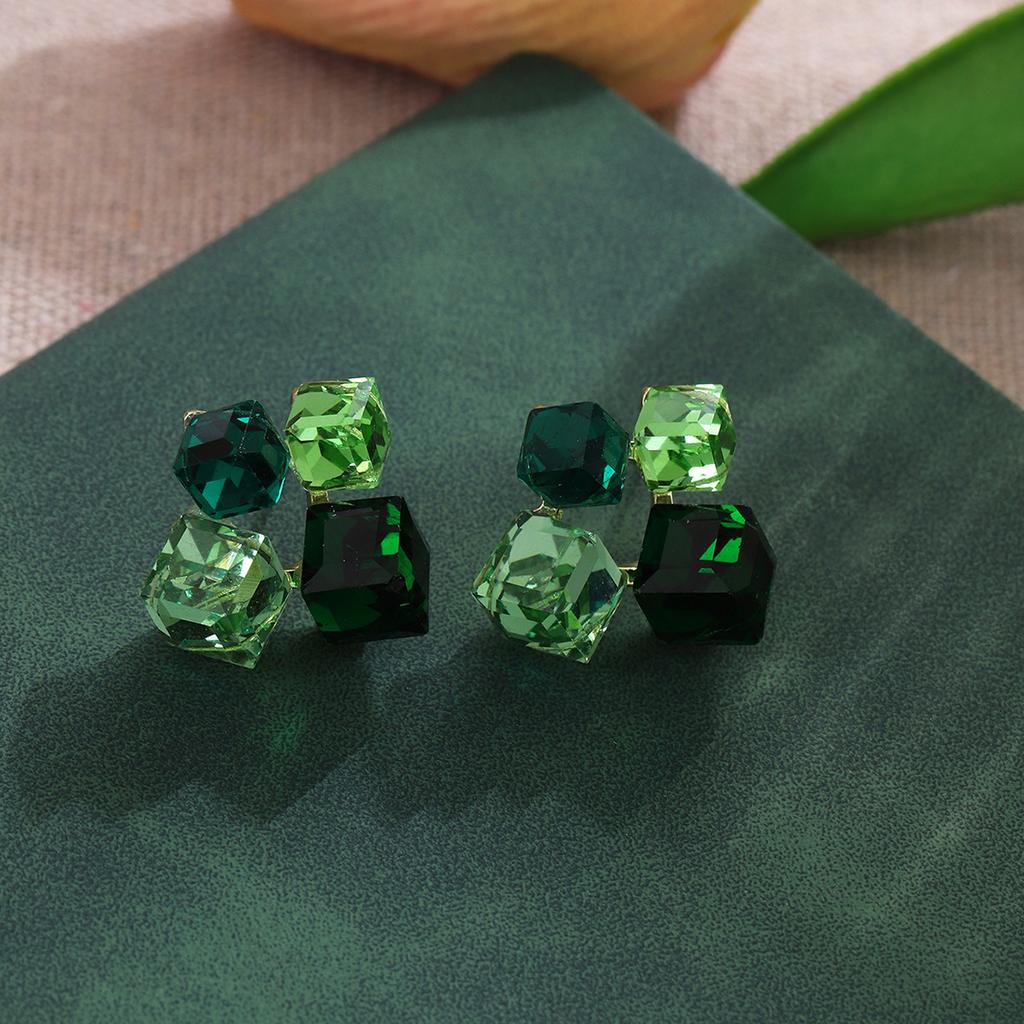 Nowoczesny Trend Lato Popularne Szmaragdowozielone Kwadratowe Kryształowe Kolczyki dla Kobiet Temperament Moda Pasujące do wszystkiego Urocze Party Cyrkonia