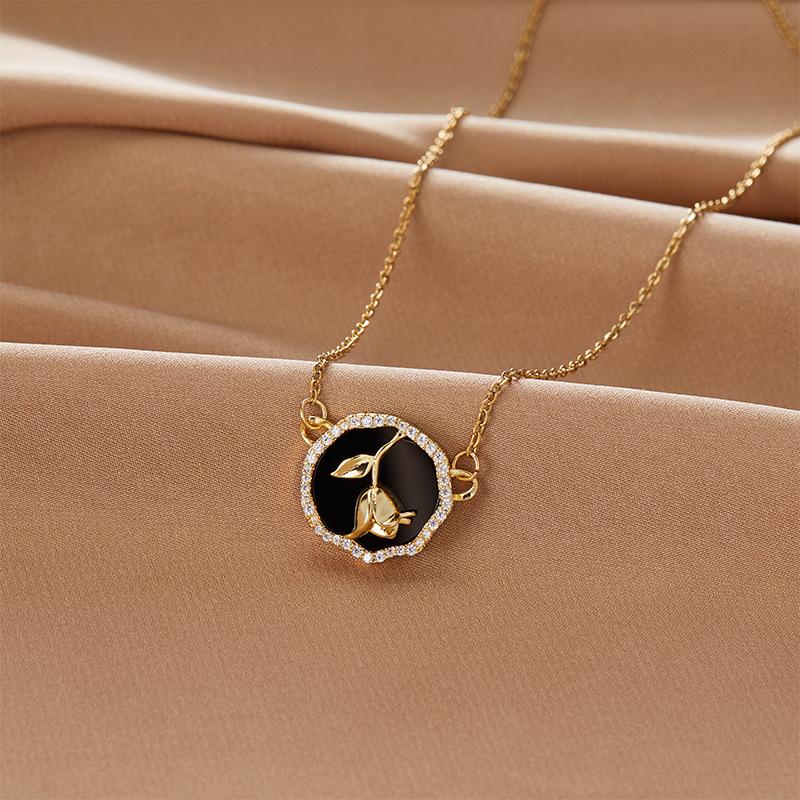 French Retro Rose Necklace Women'S High-End Trend Temperament Exquisite Pendant Collarbone Chain