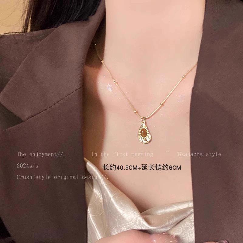 Autumn and winter Maillard tiger's eye stone beaded necklace femininity high-end sweater chain retro simple accessories