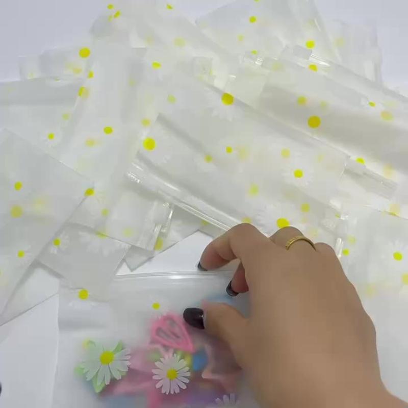 20 Daisy patterned frosted plastic zipper bags