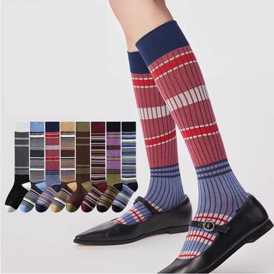 Herbst/Winter Damen Knie- und Wadensocken mittlerer Länge Retro Bunte horizontale Streifen Beinstrümpfe im College-Stil aus reiner Baumwolle