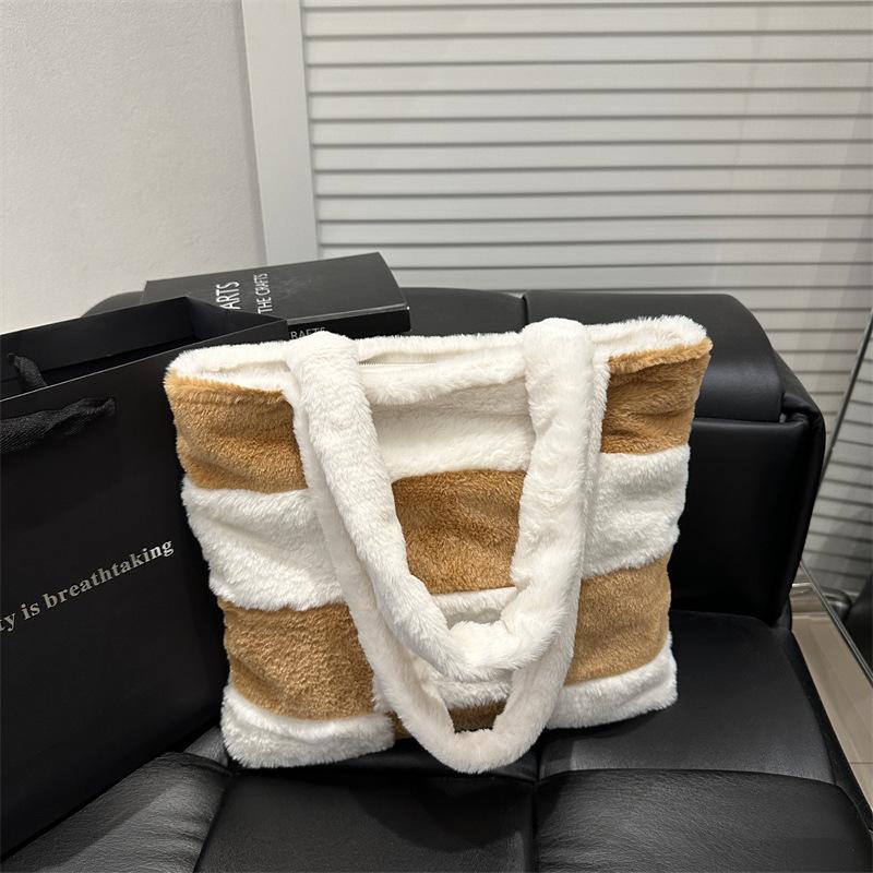 New Fashion Plaid Plush Bag Versatile Casual Lightweight Large Capacity Tote Bag Practical Shoulder Underarm Bag