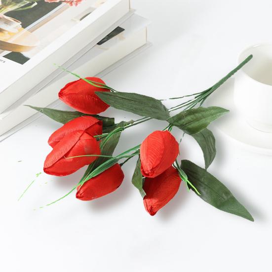 Krásná umělá květina nikdy nevybledne Více vrstev okvětních lístků vytváří vitalitu