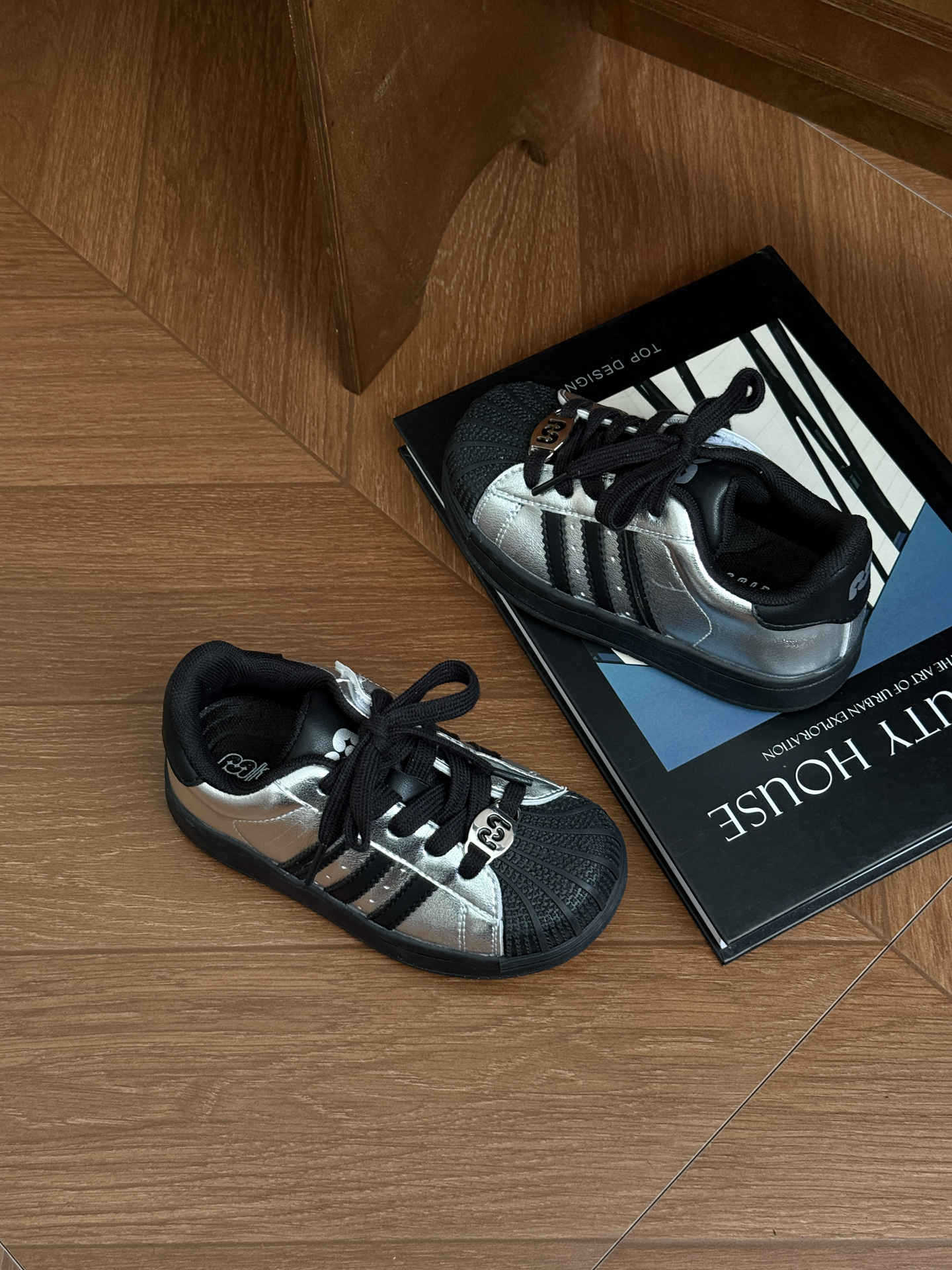 

XSHX retro Beckham | Boys and girls autumn bag head functional shoes sports and leisure board shoes root protection Velcro American 25 срібний