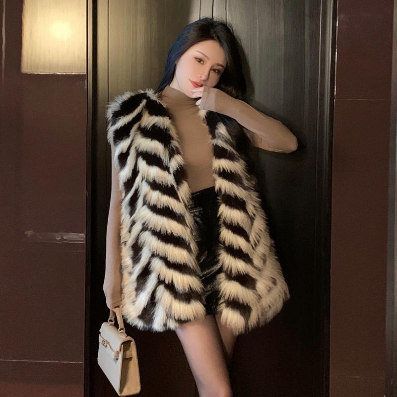Autumn and Winter New Fox Fur Vest Women's Light Fashion Outer Fur Vest Vest Jacket
