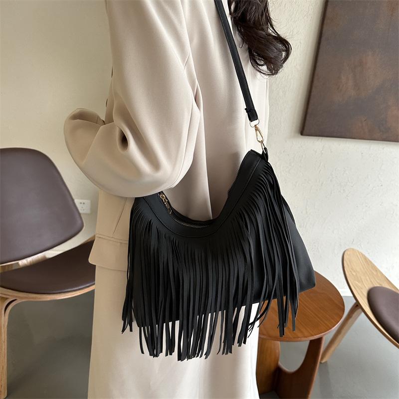Fashionable And Casual Commuting Tassel Hand-held Shoulder Tote Bucket Bag High-Looking Personalized Women's Bag