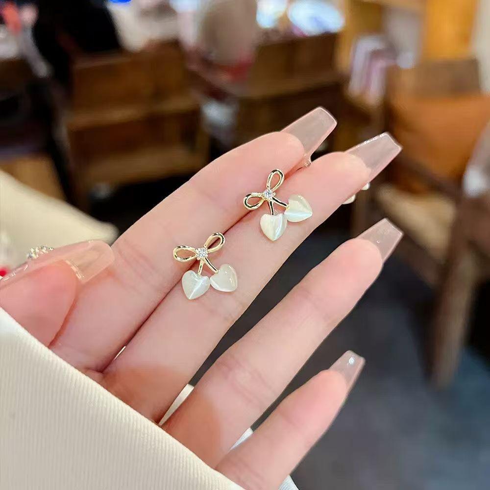 925 Silver Wind Cat's Eye Stone Earrings - Simple, Elegant, and Versatile for Women.