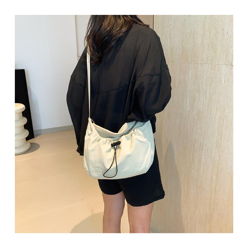 Casual Drawstring Canvas Shoulder Bag for Women Large Capacity Bucket Crossbody Purse Trendy Daily Handbag CLE