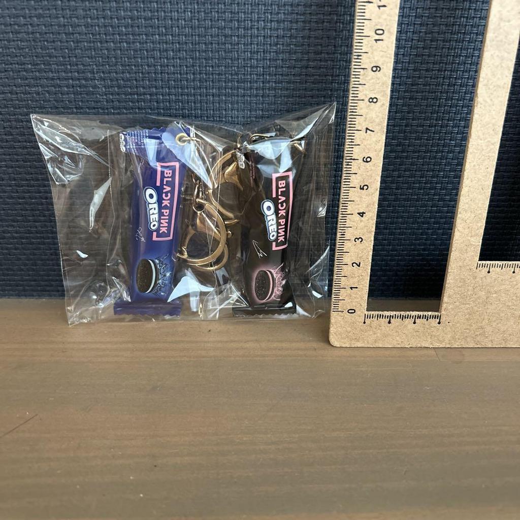 [USED] BLACKPINK Oreo Keychain Set of 2 Page Black Pink