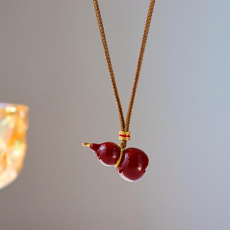 Elegant Chinese Gourd Pendant Necklace for Women - Luxury, Fashionable & Versatile