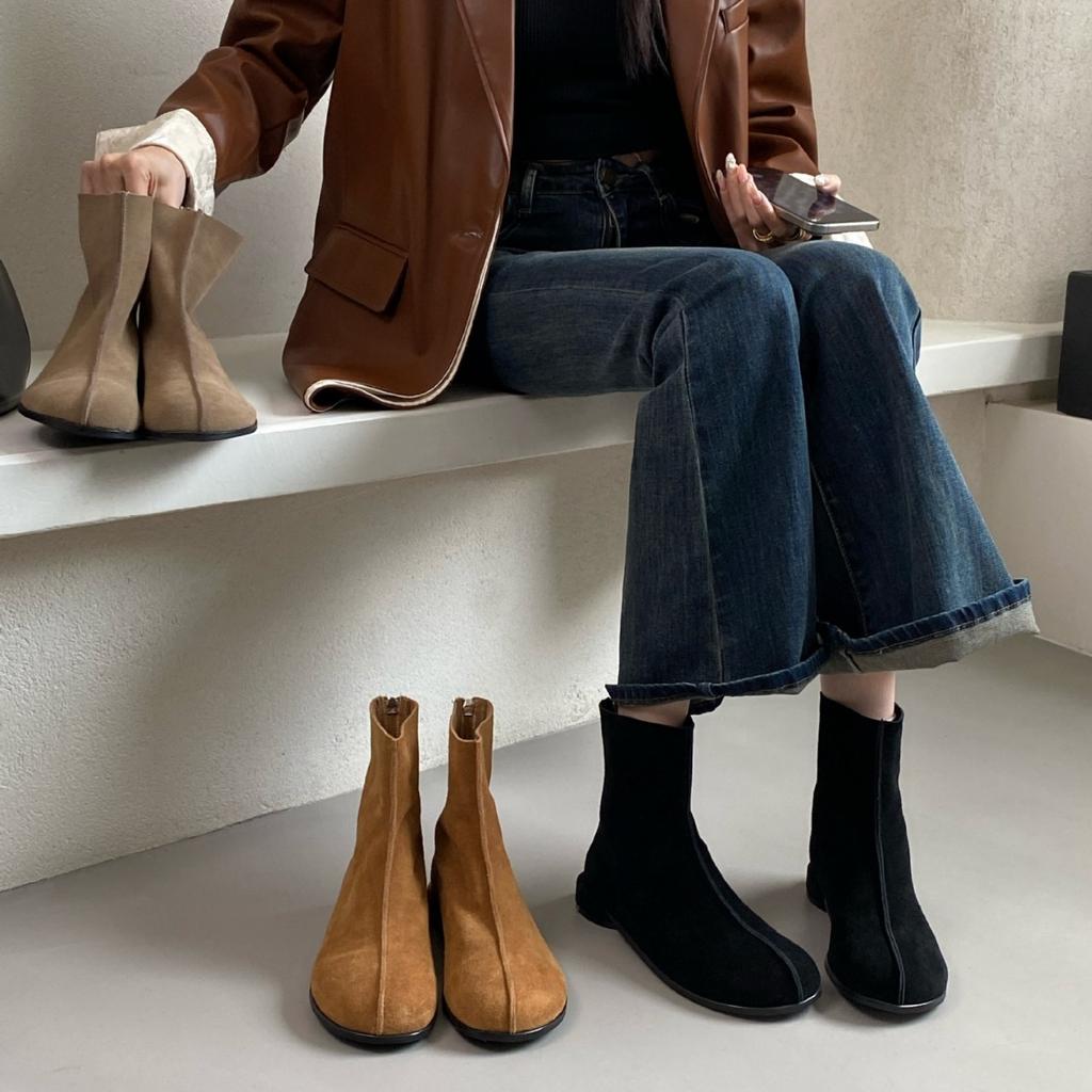 Ny het Koreansk version rund tå mångsidiga korta stövlar dam 2025 nya vinter retro mocka Martin boots nisch låg klack