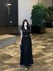 Elegantes schwarzes ärmelloses Kleid mit Hemdkragen & schlankmachender Taille