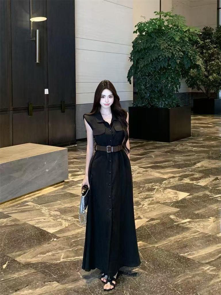 Elegantes schwarzes ärmelloses Kleid mit Hemdkragen & schlankmachender Taille