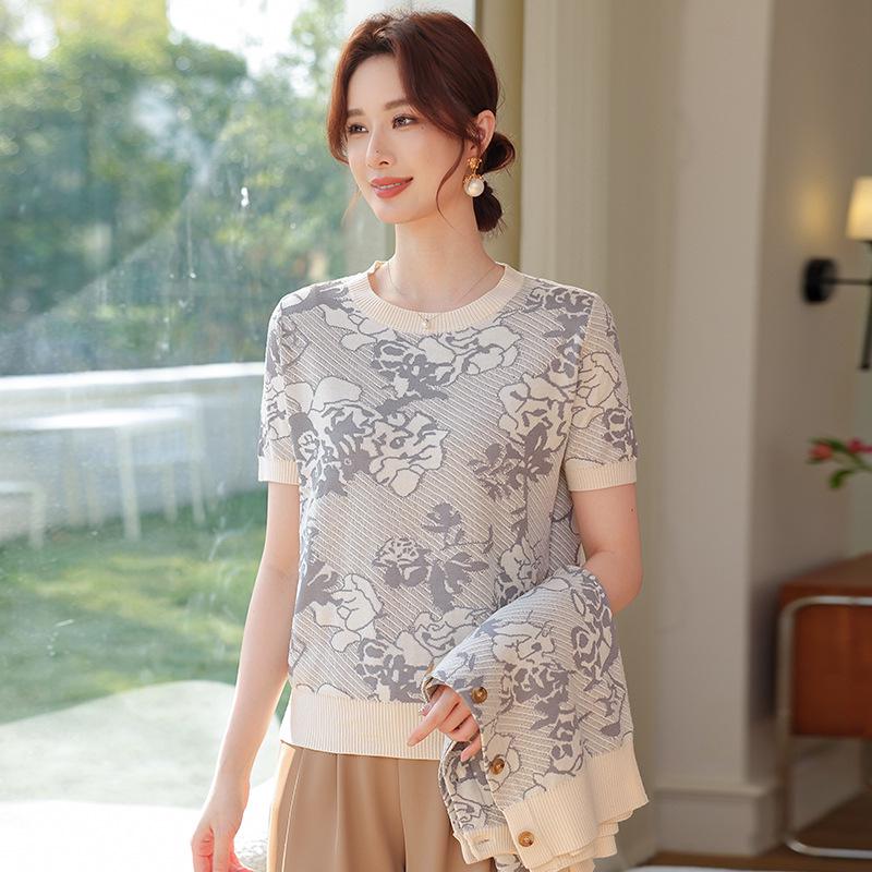 Stylish Spring Knit Cardigan Set for Middle-Aged and Elderly Women, Tummy-Covering Slim Fit Top