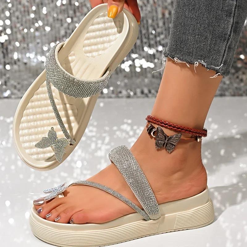 

Модные хрустальные сандалии с ремешком между пальцем и бабочкой Женские 2025 Лето Пляжный отдых Блестящие ремешки Клинья Шлепанцы Женские Массивная платформа Шлепанцы 41 бежевый