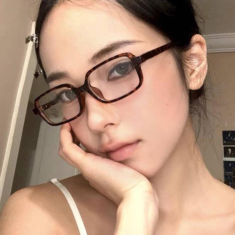 New Retro Square Small Frame Sunglasses Narrow Edge Sunshade Sunglasses for Women Simple Anti Blue Light Computer Eyeglasses