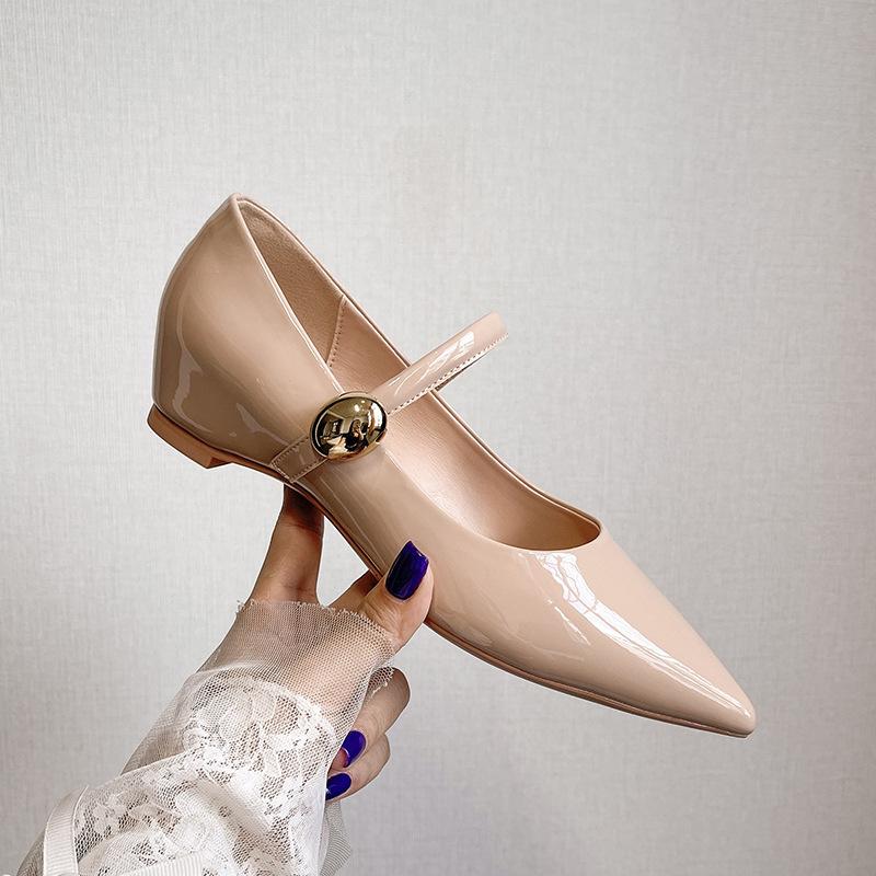 

Темперамент Маленький рост Внутреннее увеличение роста Одинарная обувь Женский танкетка Острый носок Плоская подошва Универсальный вечерний бриз Простой повседневный 35 абрикосовый