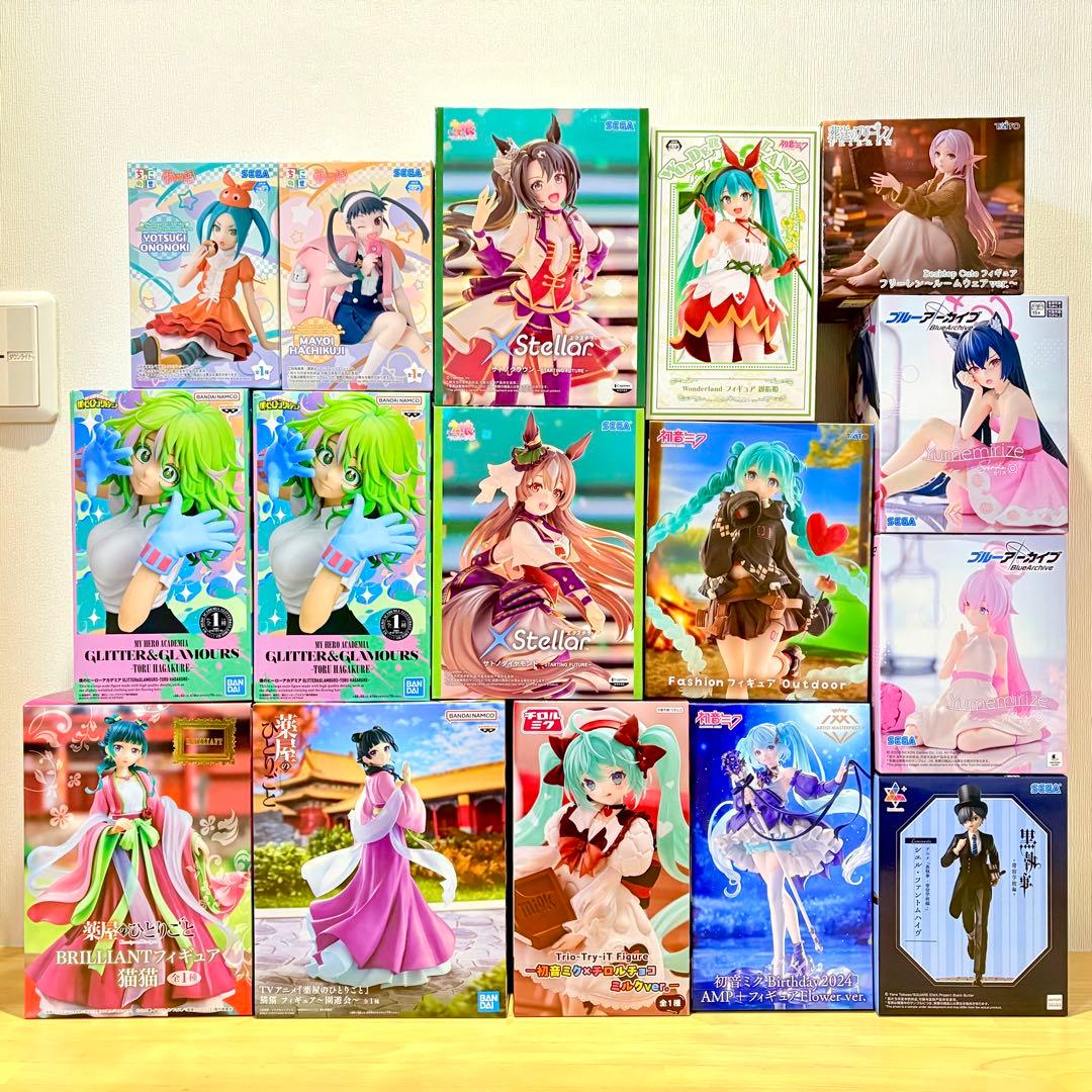 

Set 16 beautiful girl prize figures extra included.