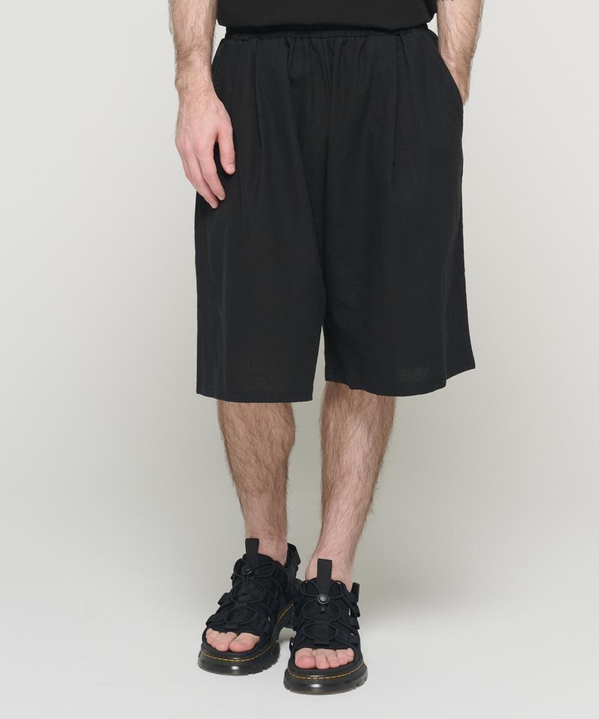 CARGOBROS Linen-Like Pintuck Wide Shorts (Black)