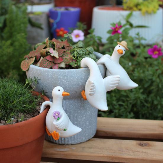 3 Pcs Cute Climbing Duck Garden Statue Funny Resin White Goose Flower Pot Hugger Outdoor Hanging Animal Figurine for Home Garden Patio Lawn Yard