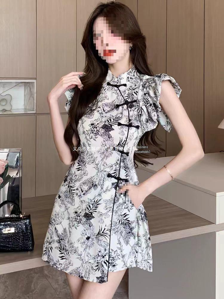 Conjunto de dos piezas de verano para mujer con diseño europeo, top con botones de rana y abertura, y pantalones cortos