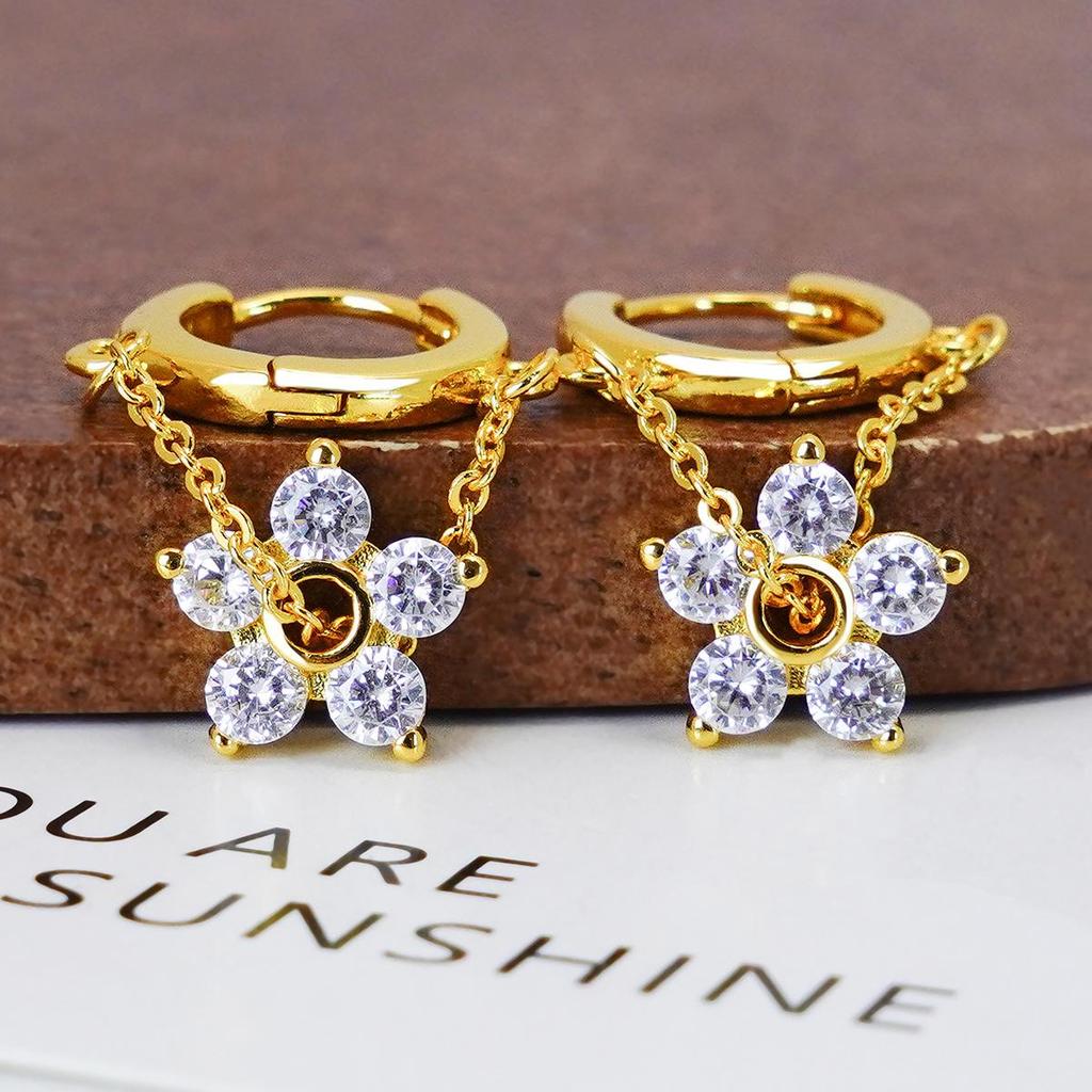 Korean S925 Silver-Plated Flower Earrings: Trendy Sparkling Diamond Studs with Luxurious Style for Women