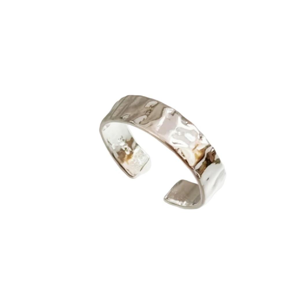 Fashionable Textured Tin Foil Ring with a Versatile Niche Design