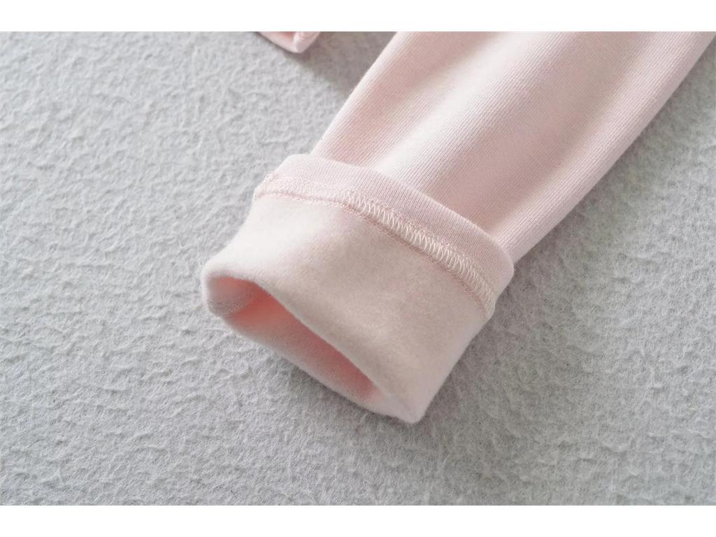 Women's American-Style Long Sleeve Fitted T-Shirt with Stylish Shoulders, Perfect for Autumn and Winter, Imitation Wool Base Layer.