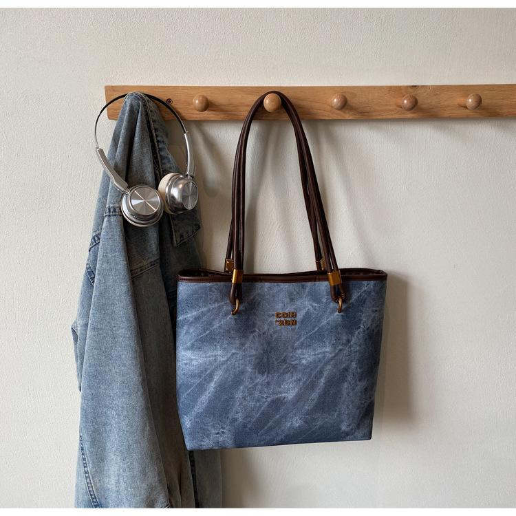 

Простая и универсальная сумка женская сумка-тоут большой вместимости женская 2025 новая модная сумка-мессенджер в стиле ретро для работы и отдыха