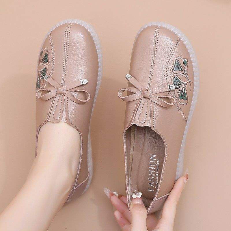 Spring and Autumn leather shoes Middle-aged mother shoes Middle-aged and elderly beef tendon soles women's shoes Non-slip flat-soled leather