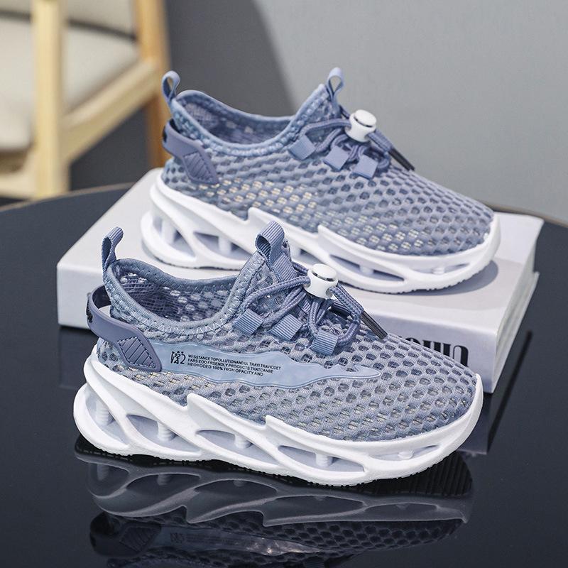 2025 new men's fly-woven mesh sneakers are breathable and non-smelly in summer, lightweight running shoes, and driving casual shoes.
