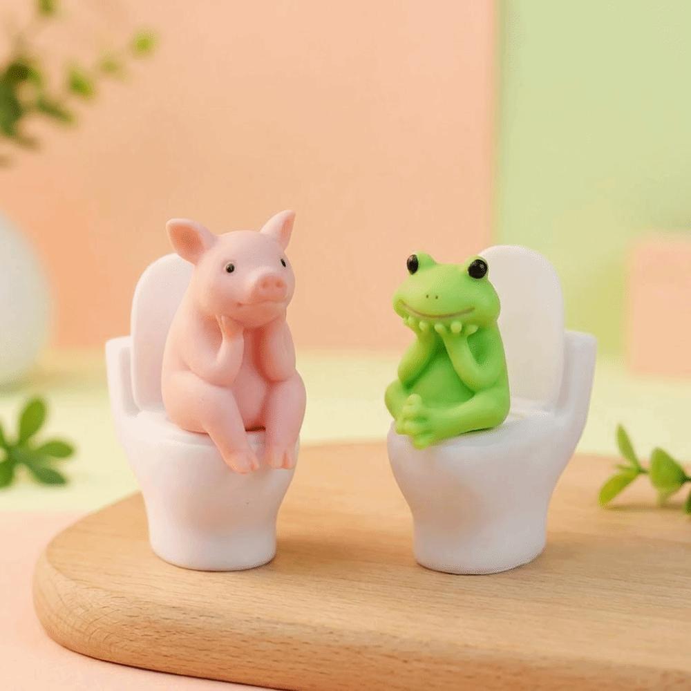 Funny Sitting On Toilet Bathroom Statue Cartoon Creative Frog Ornament Novelty Cute Pig Statue Bathroom Decor