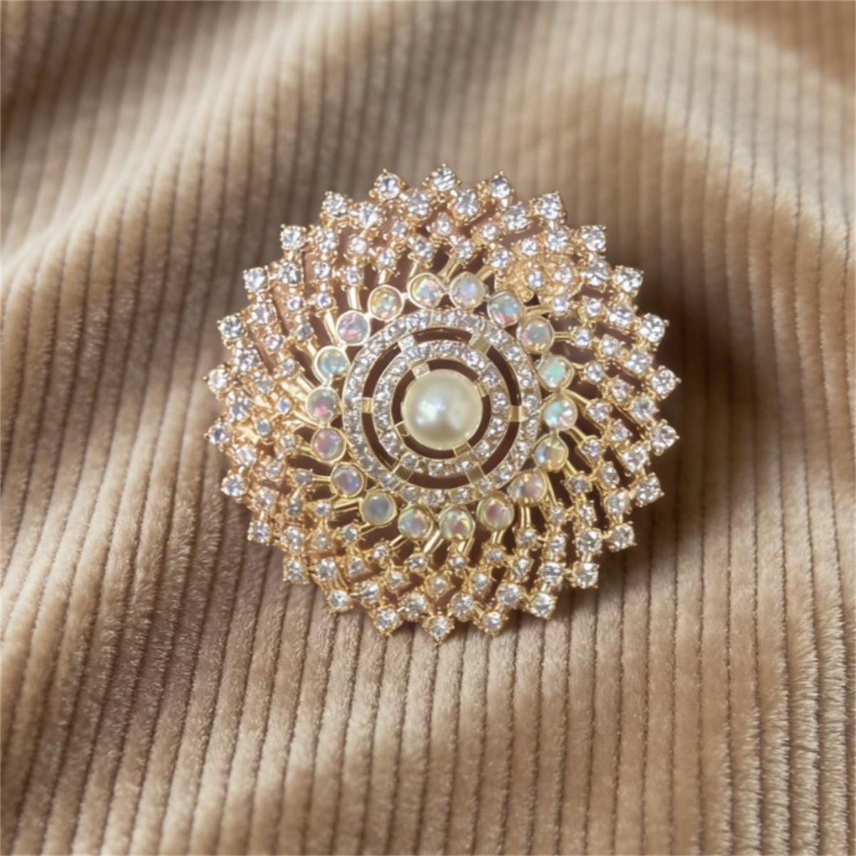 1Pc Elegant Retro Geometric Brooch Creative Personalized Pin Classical Romantic Jewelry Accessories Party Festival Birthday Gift