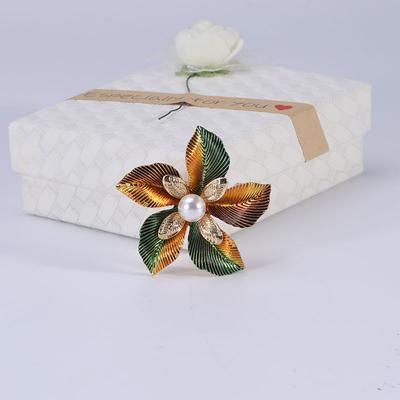 Fashion Flower Brooch Simple And Versatile Small Fresh Temperament Ladies Clothing Accessories