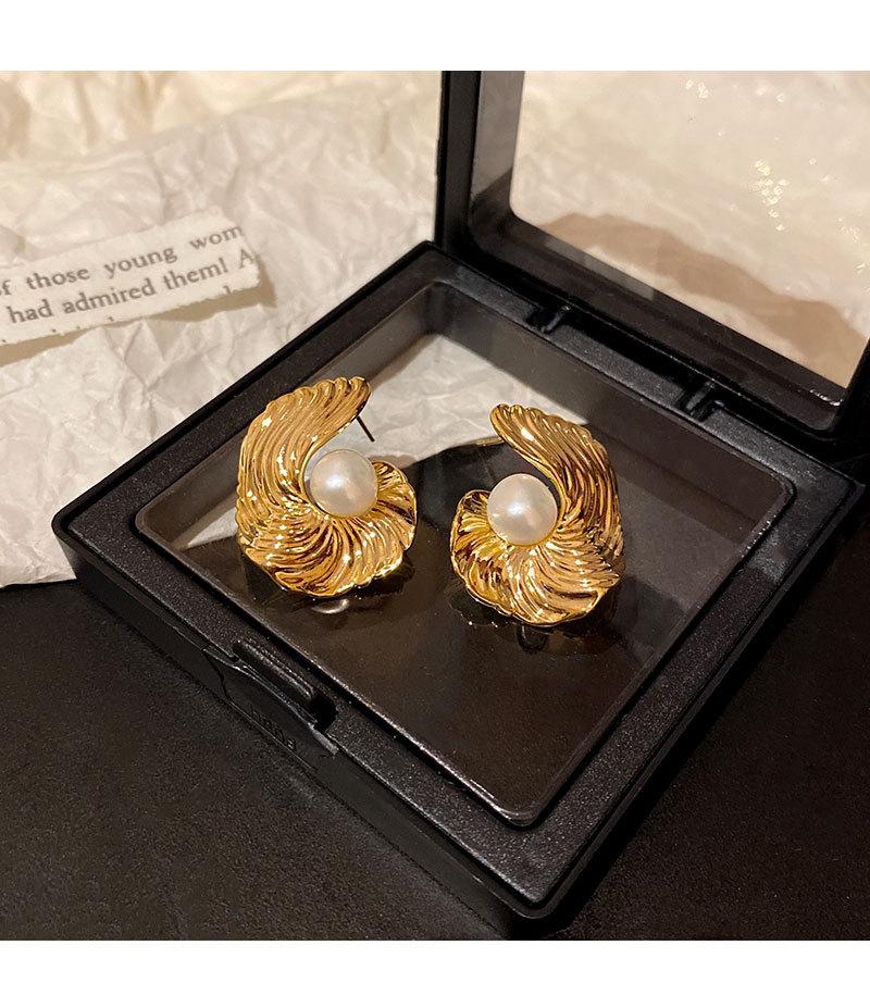 European and American fashionable irregular geometric earrings texture round exaggerated earrings cold wind abstract niche commuter earrings
