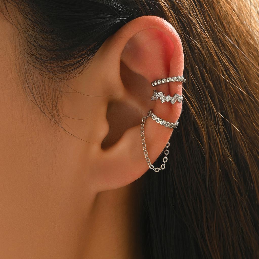 New Geometric Earrings with A Unique Design