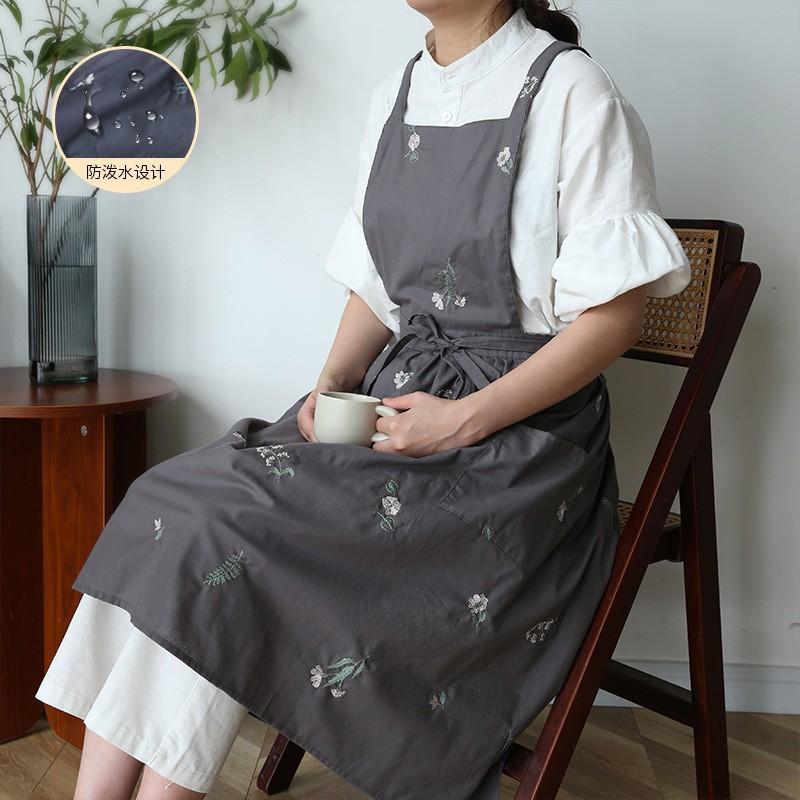 

Thin embroidered apron anti-fouling and anti-splashing household high-value women s cotton and linen overalls are dirt-resistant