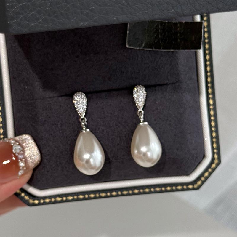 Summer Women's Niche Fashion Light Luxury Earrings