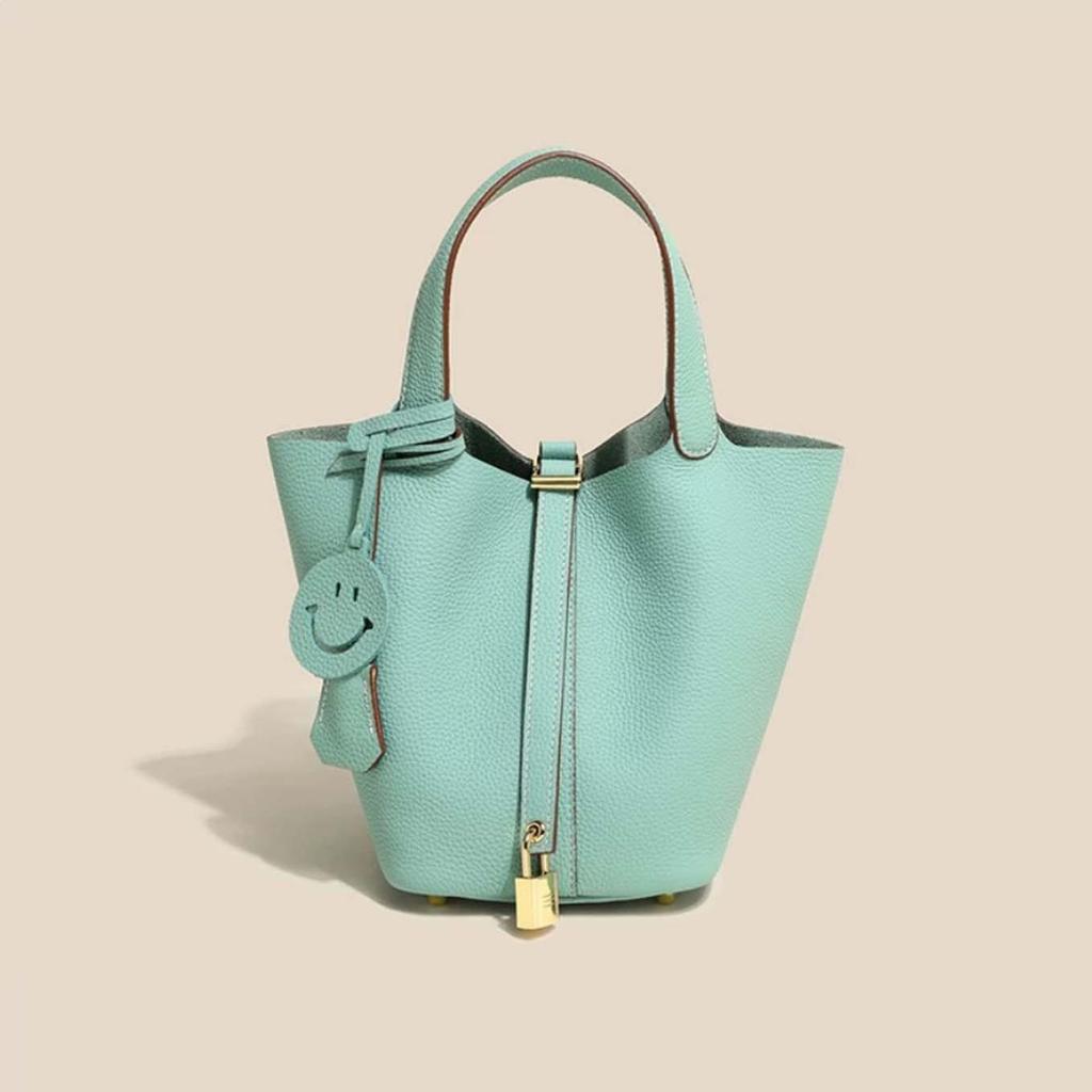 2025 Trending Women's Genuine Leather Cowhide Bucket Bag: Versatile, Top Layer Vegetable Tanned Handbag