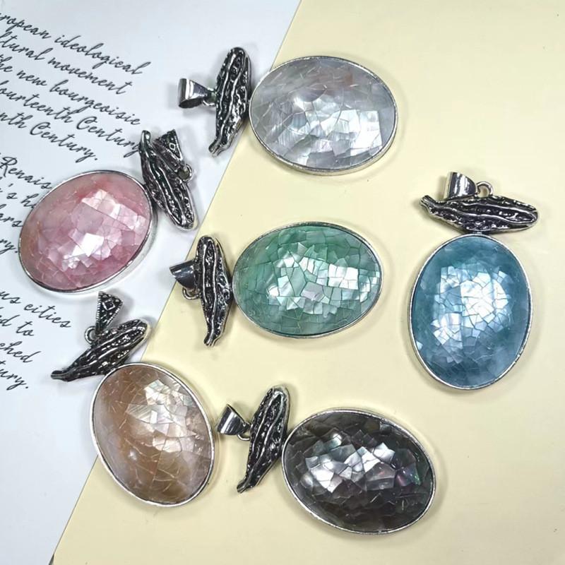 Collana con Ciondolo a Conchiglia Geometrica con Fascino Lucidato Per Artigiani di Gioielli Vintage