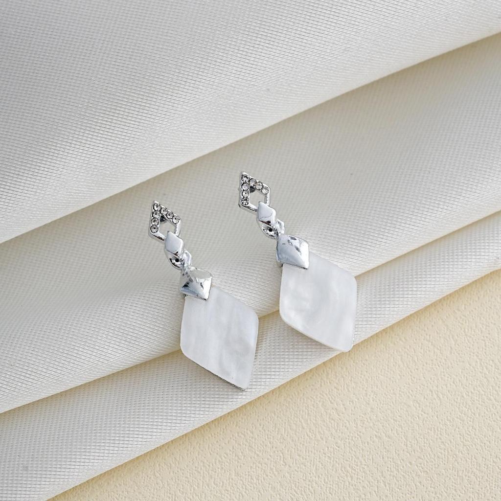 2025 Stylish Geometric Rhombus Stud Earrings - Niche Color Block Design for Versatile Commute Fashion