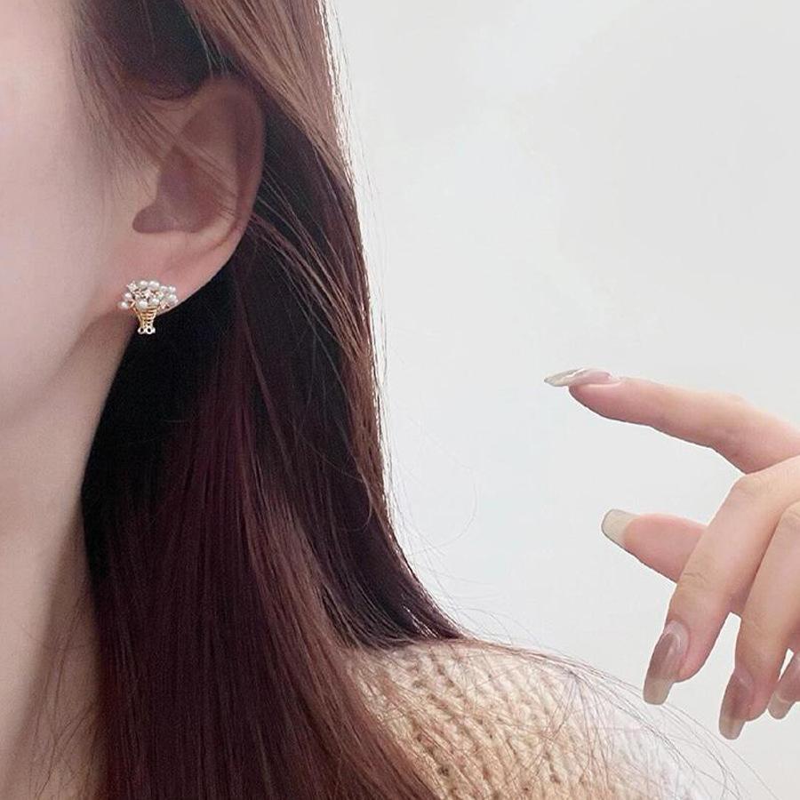 Pearl hollow flower basket earrings exquisite small simple stud earrings fashion light luxury personalized earrings