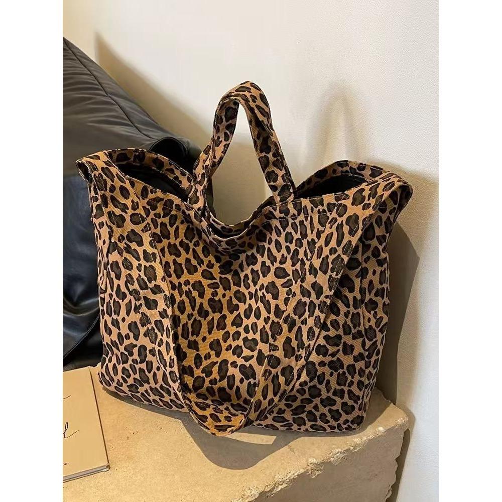 Large-Capacity Leopard Print Canvas Tote Bag for Women Durable Fashionable Shoulder Bag with Zip Closure and Polyester Lining Stylish Tote Bag
