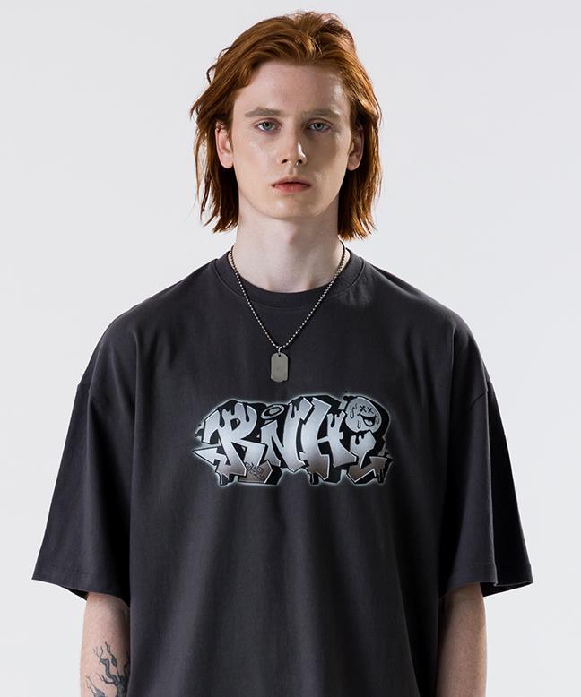 Leoninghai [Dasol X Runninghigh] Rnhi Graffiti H/S T-Shirt [Charcoal]