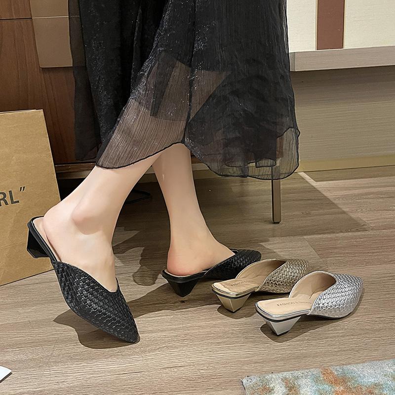 Fashion Women's Baotou Slippers Shoes Summer Beach Shoes for Women Pointed Toe Flat Bottom Ladies Sandals Fashion Baotou Slippers